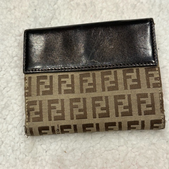 Vintage FENDI monogram authentic wallet FLASH SALE. One day only. - Picture 8 of 11